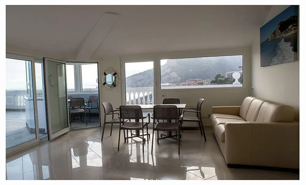**** Lägenhetshotell Lido Resort Finale Ligure Italien
