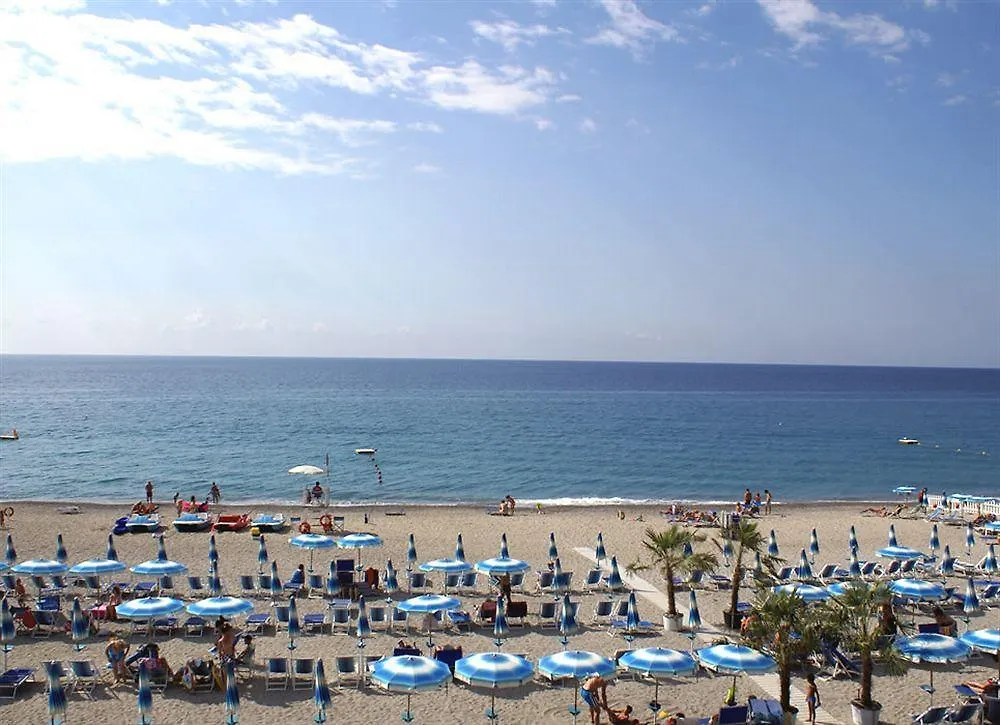 Lido Resort Finale Ligure 4*,  Itálie