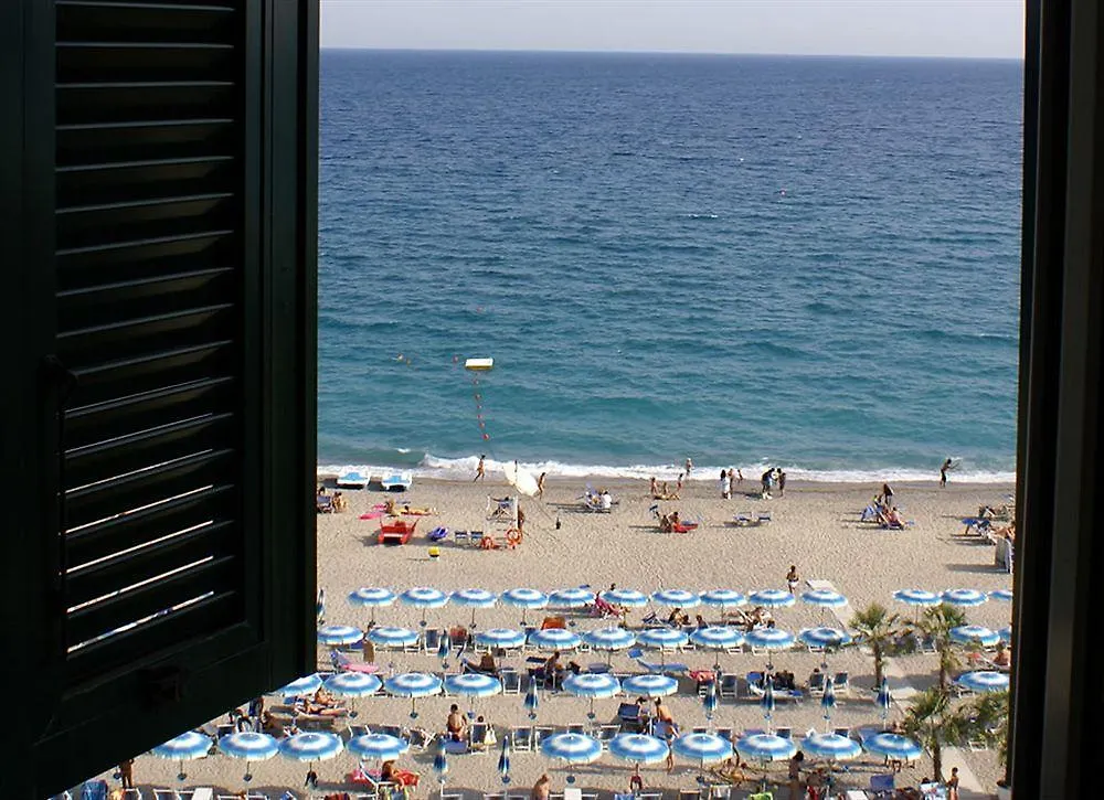 **** Aparthotel Lido Resort Finale Ligure Itálie